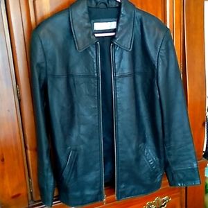 Valerie Steven's black New Zealand lambskin zipper jacket size 10